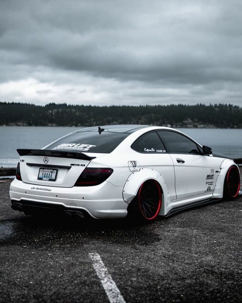 Liberty Walk Mercedes C63 Coupe