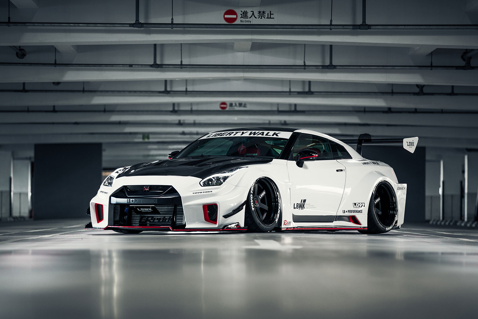 LB★Silhouette WORKS GT 35GT-RR Body Kit