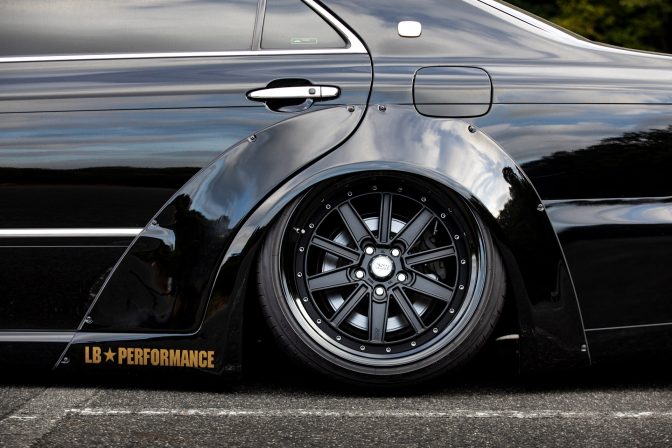 Liberty Walk Toyota Crown Body Kit