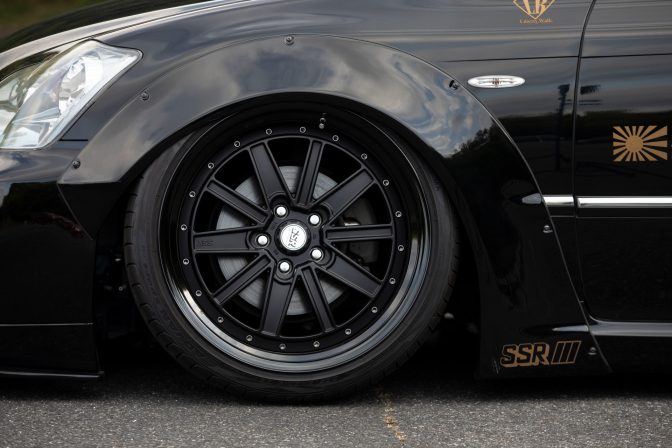 Liberty Walk Toyota Crown Wide Fenders