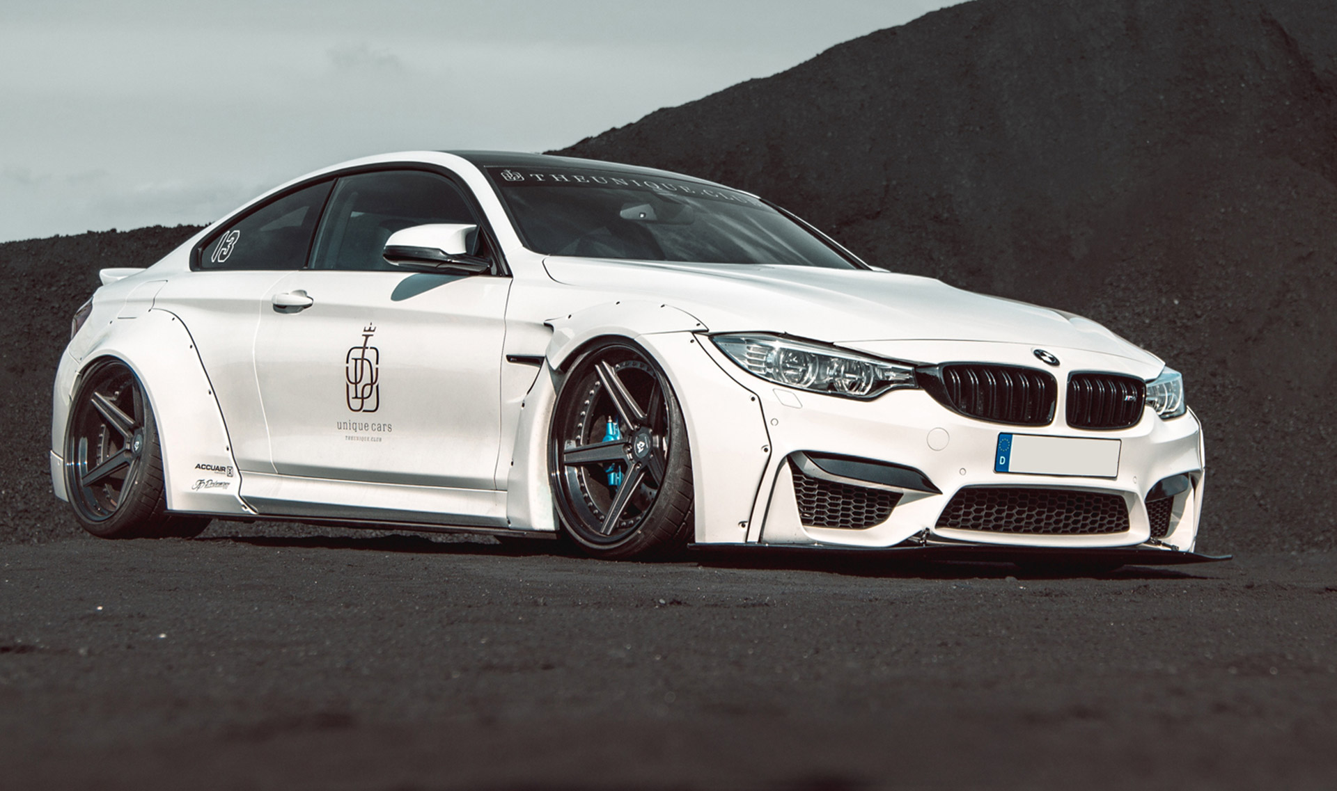 Liberty Walk BMW M4 - LB-WORKS Widebody Kit F82