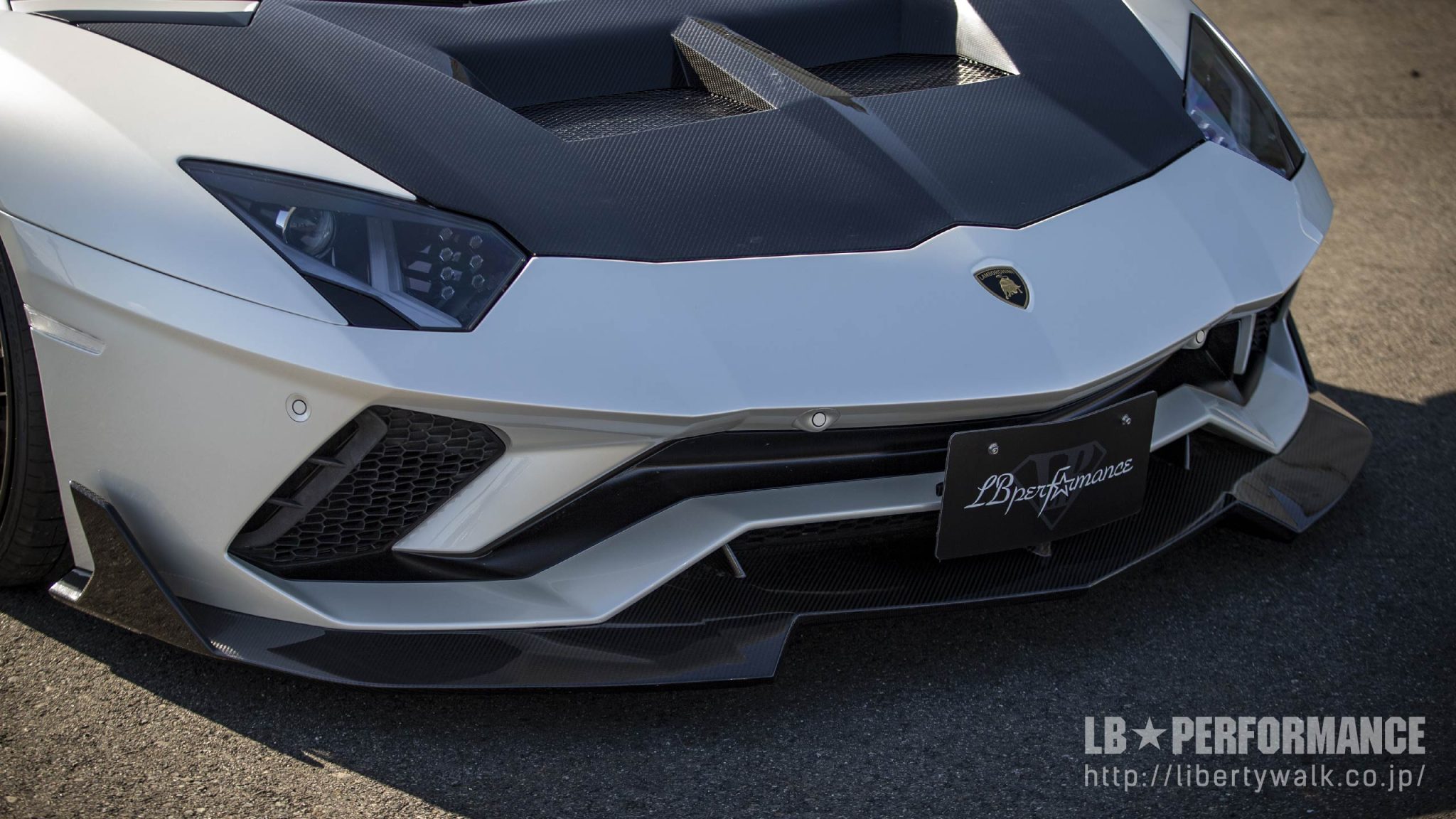 LB★performance Lamborghini Aventador S Dry Carbon Hood