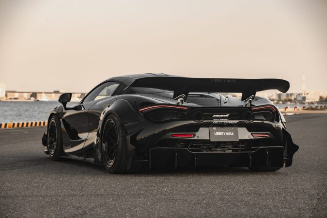 Liberty Walk McLaren 720S