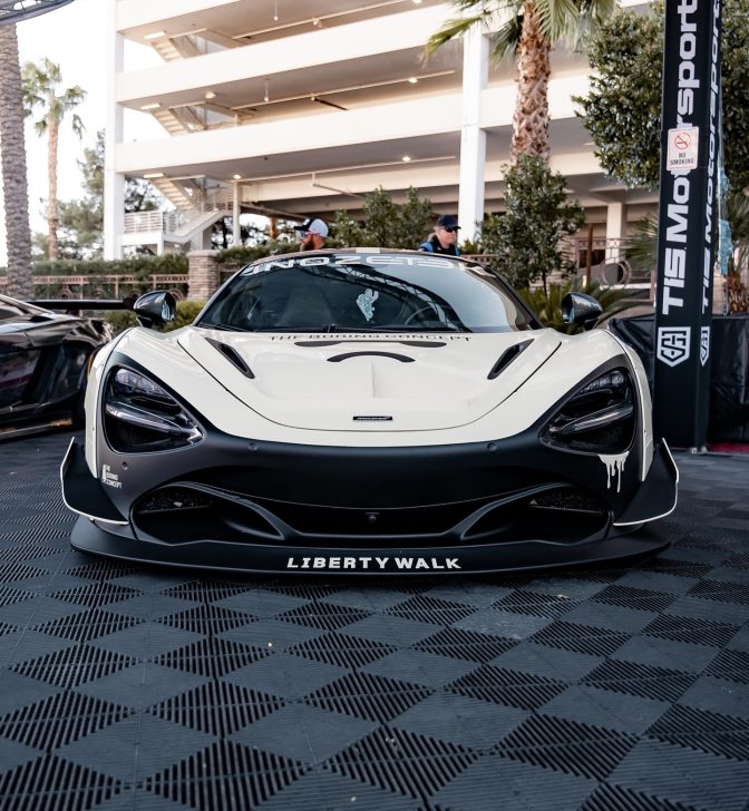 Liberty Walk McLaren 720S