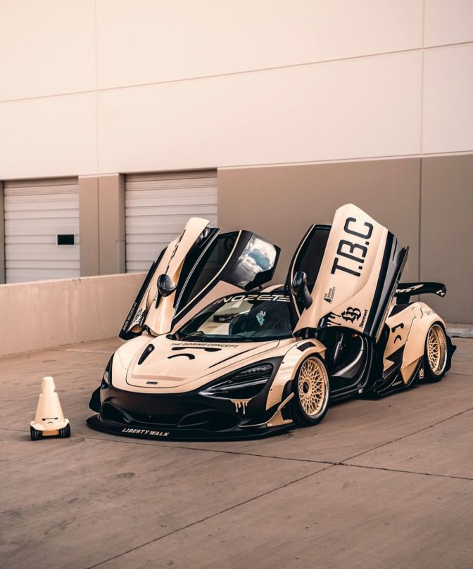 Liberty Walk McLaren 720S