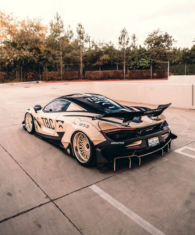 Liberty Walk McLaren 720S