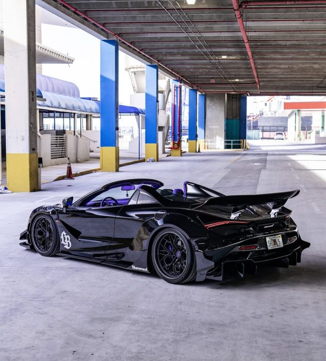 Liberty Walk McLaren 720S