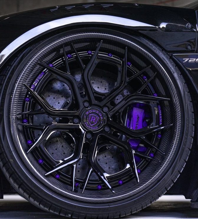 Liberty Walk McLaren 720S