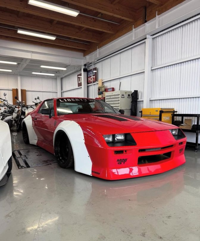 Liberty Walk LB-WORKS Chevy Camaro