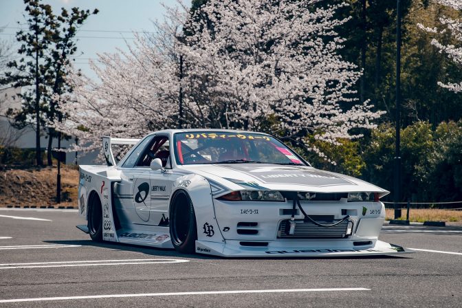 Liberty Walk Nissan R32 Skyline Body kit