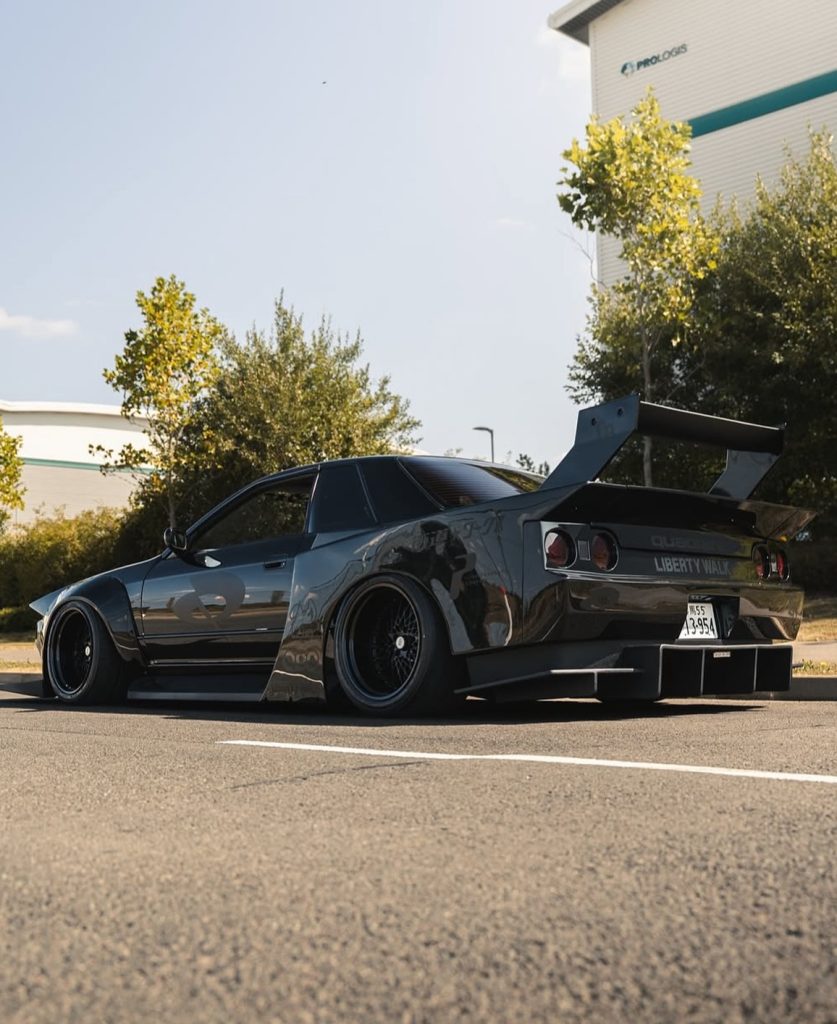 Liberty Walk Nissan R32 Widebody Kit