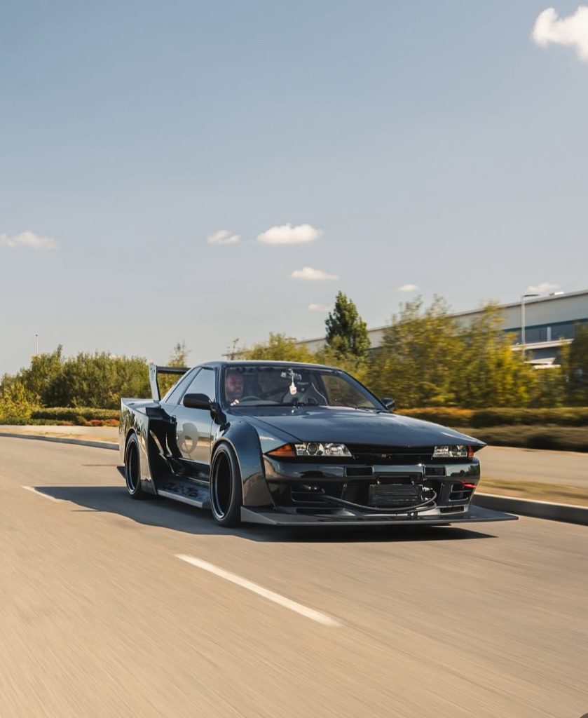 Liberty Walk Nissan R32 Widebody Kit