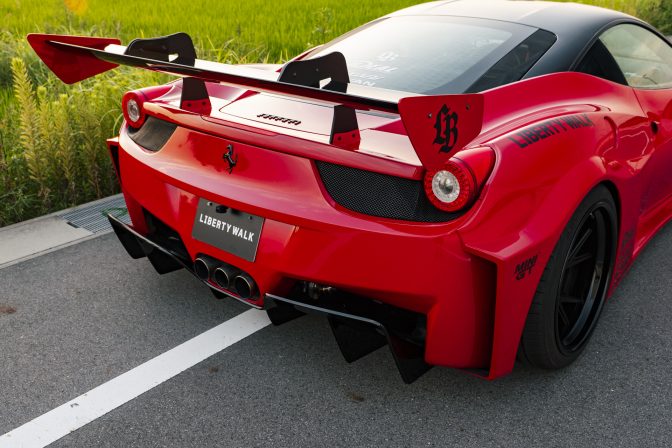 Liberty Walk LB-Silhouette WORKS Ferrari 458 GT Wide Body Kit