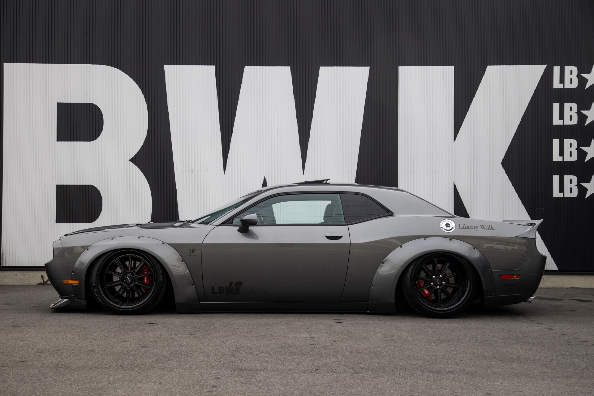 リバティウォーク ダッジチャレンジャーSRT ヘルキャットウィズトランスポーター LB-WORKS DODGE Challenger - Liberty Walk | リバティー