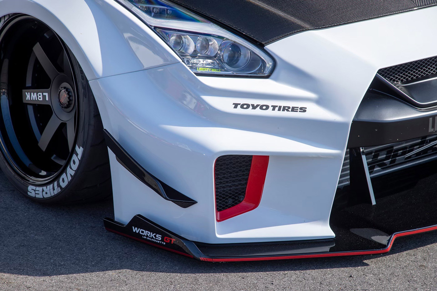 Liberty Walk Nissan R35 LB-Silhouette WORKS GT 35GT-RR