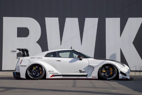 Liberty Walk Nissan R35 LB-Silhouette WORKS GT 35GT-RR