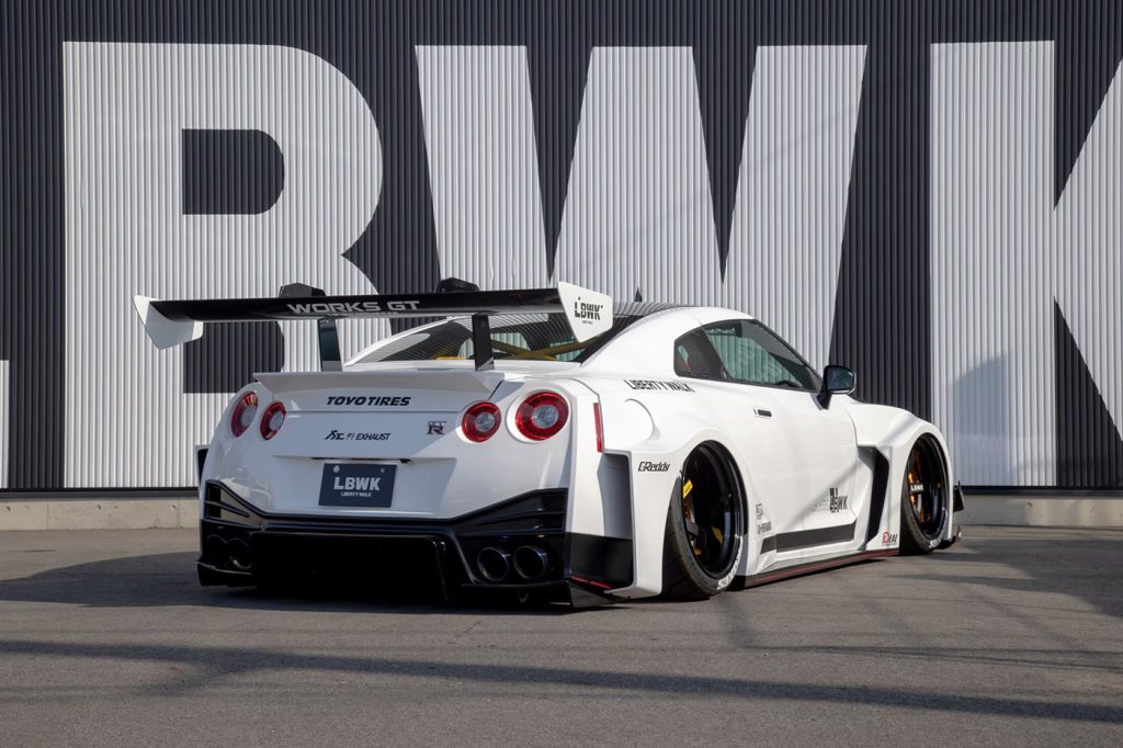 Liberty Walk Nissan R35 LB-Silhouette WORKS GT 35GT-RR