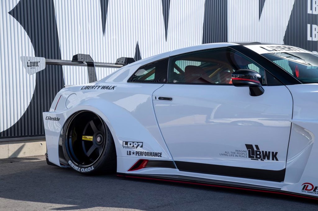 Liberty Walk Nissan R35 LB-Silhouette WORKS GT 35GT-RR
