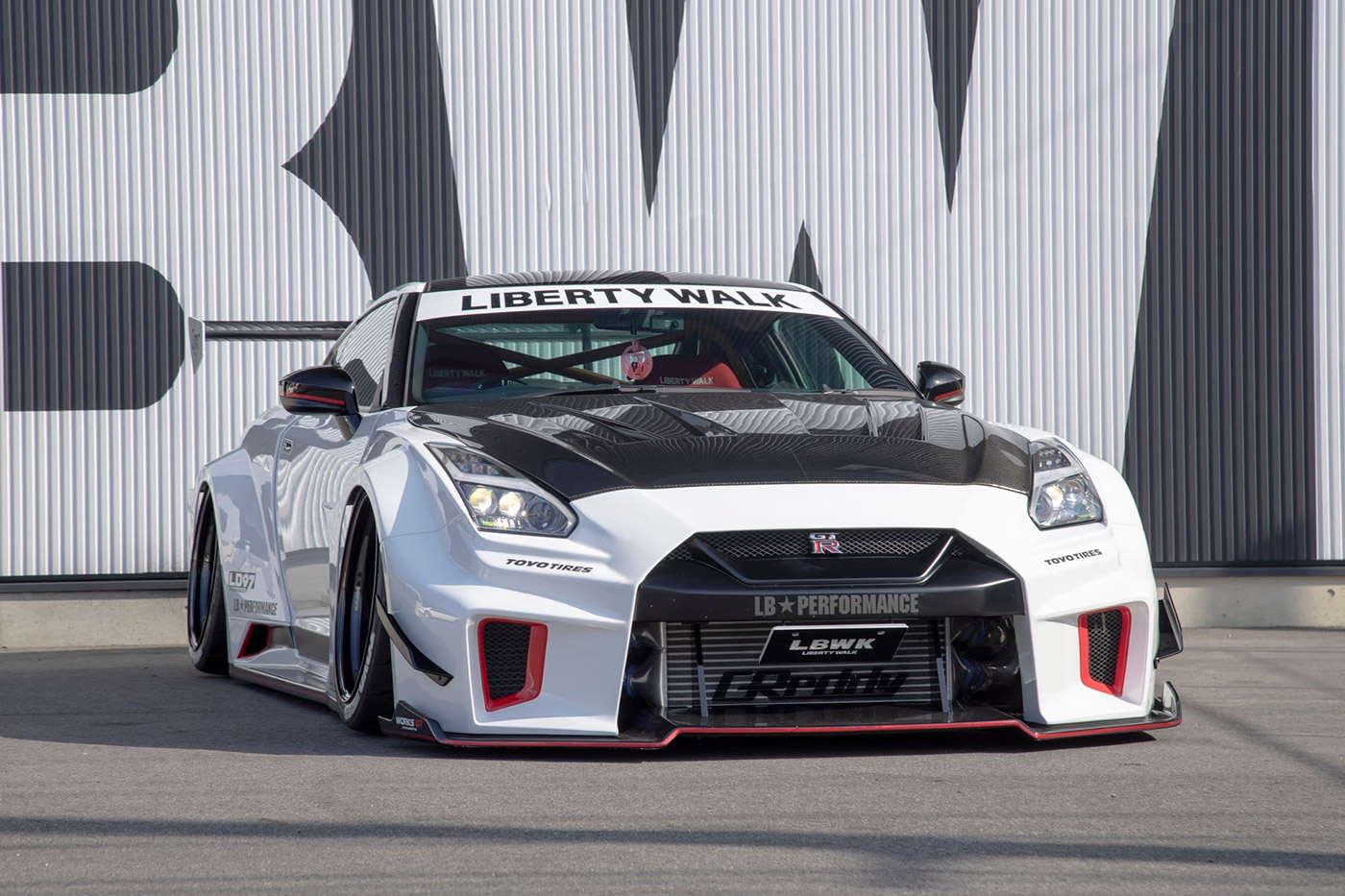 Liberty Walk Nissan R35 LB-Silhouette WORKS GT 35GT-RR