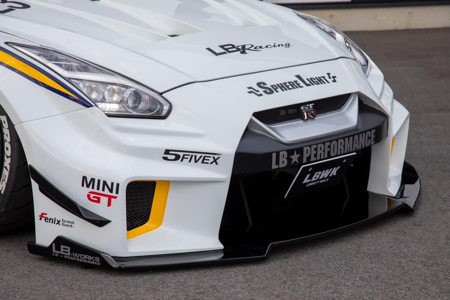 Liberty Walk SILHOUETTE WORKS GT-R Nissan R35