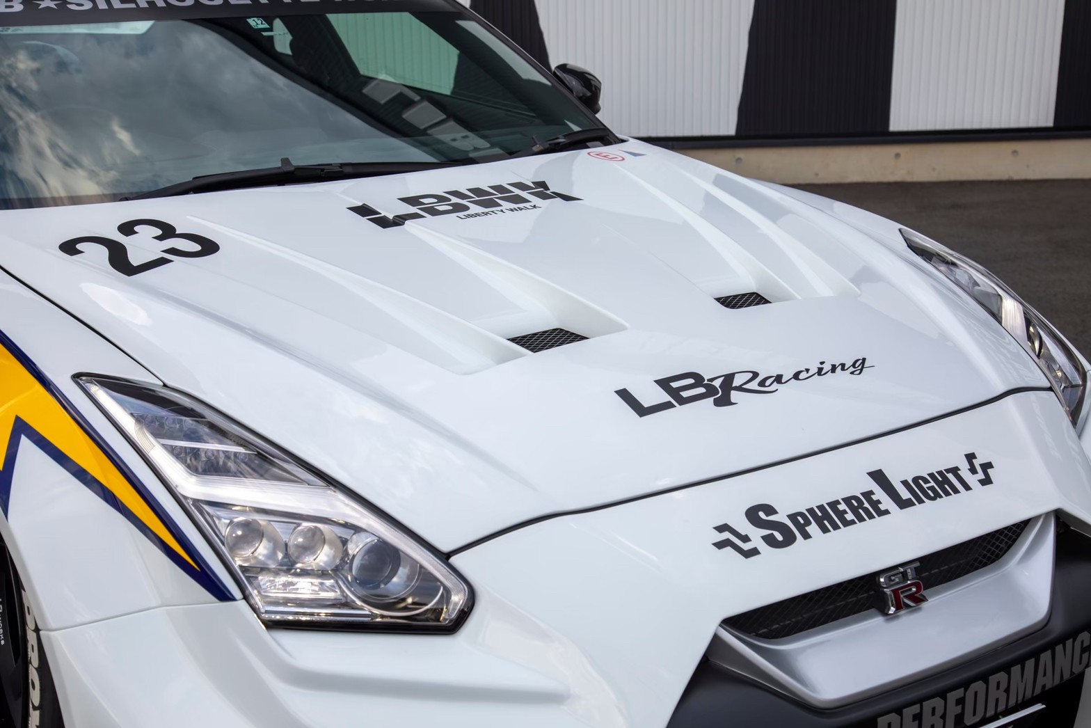 Liberty Walk SILHOUETTE WORKS GT-R Nissan R35