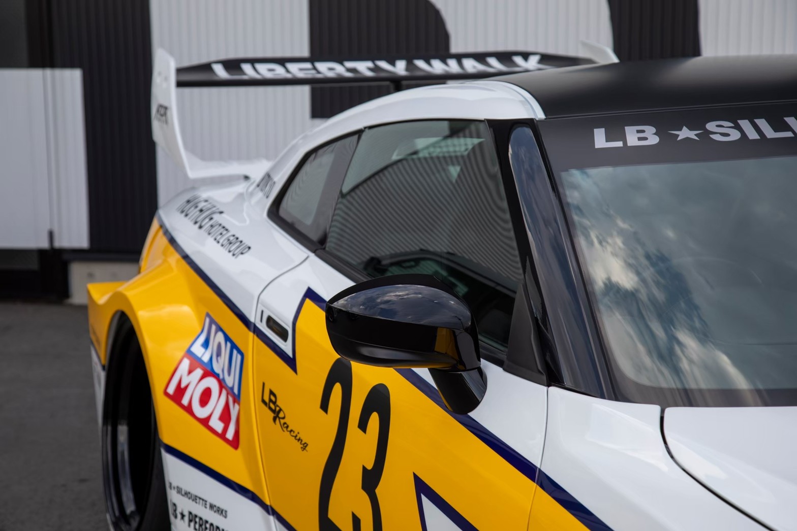 Liberty Walk SILHOUETTE WORKS GT-R Nissan R35