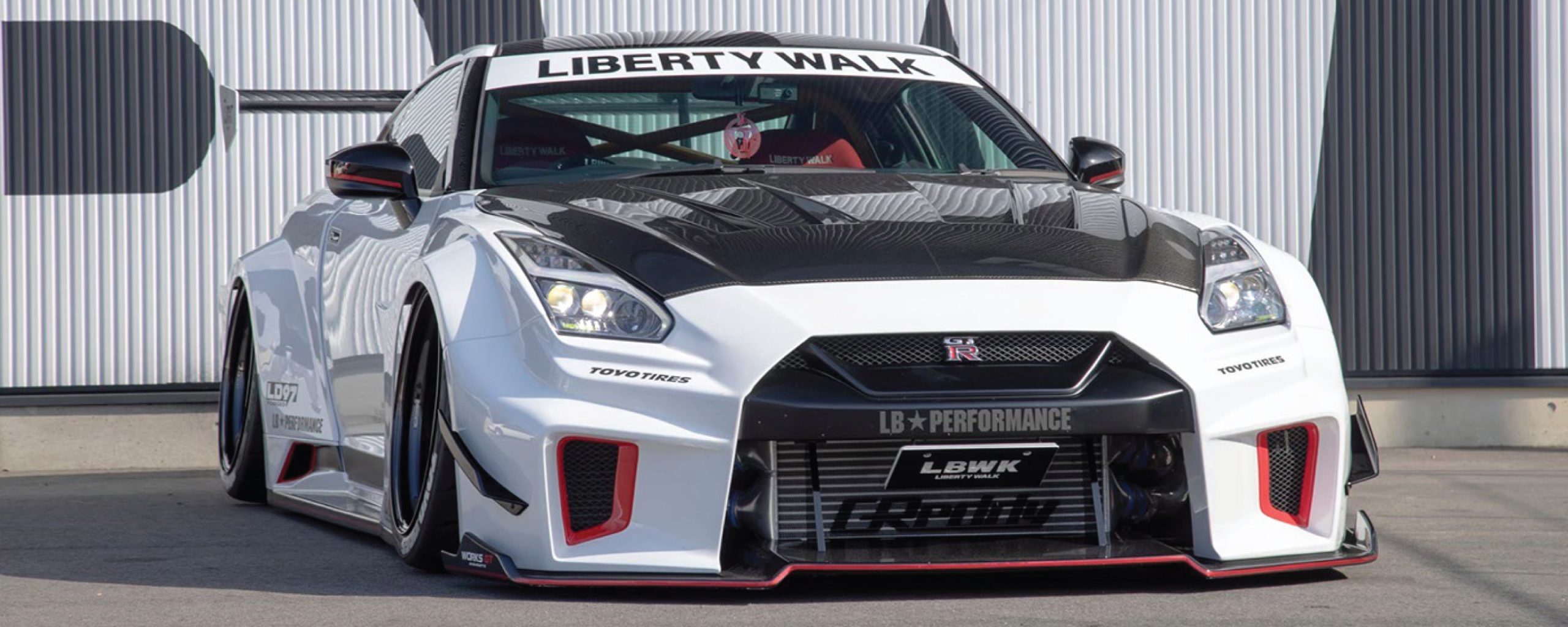 LB-Silhouette WORKS GT NISSAN 35GT-RR