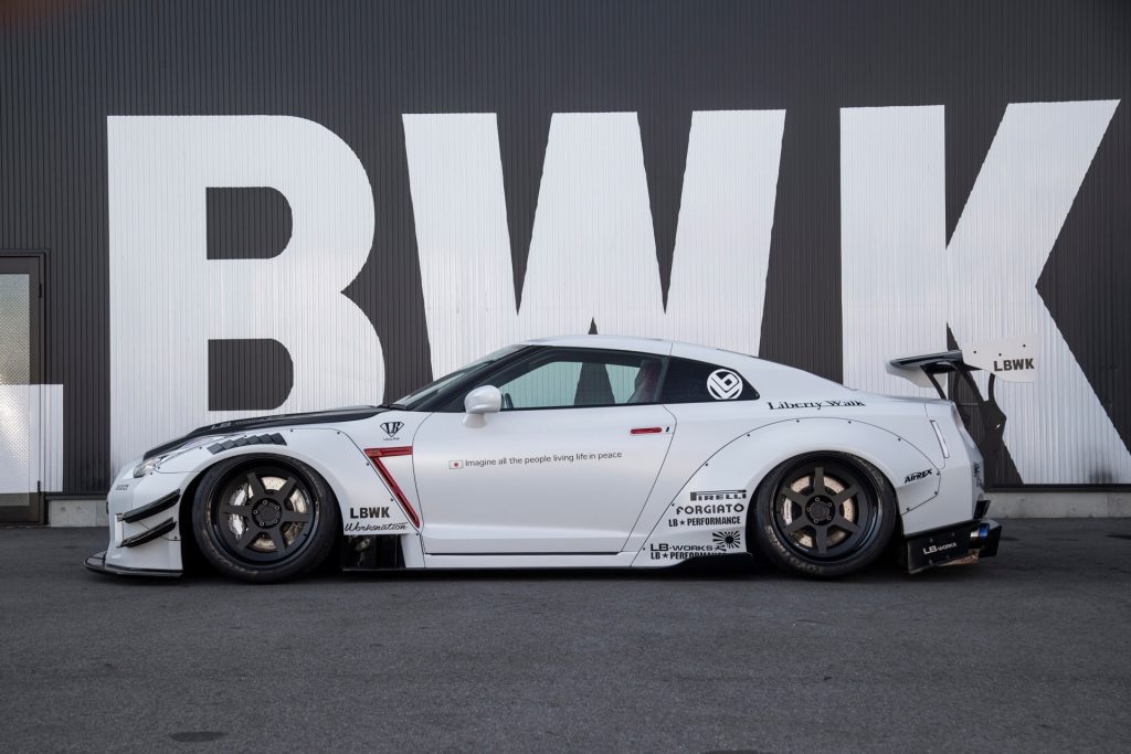Liberty Walk WORKS Nissan GT-R R35 Type 2 Widebody Full Kit
