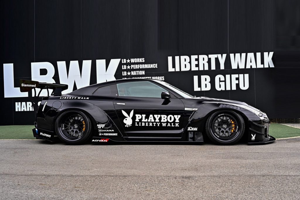 Liberty Walk, Type 2 LB-WORKS Nissan GT-R R35 Full Body Kit - PlayBoy
