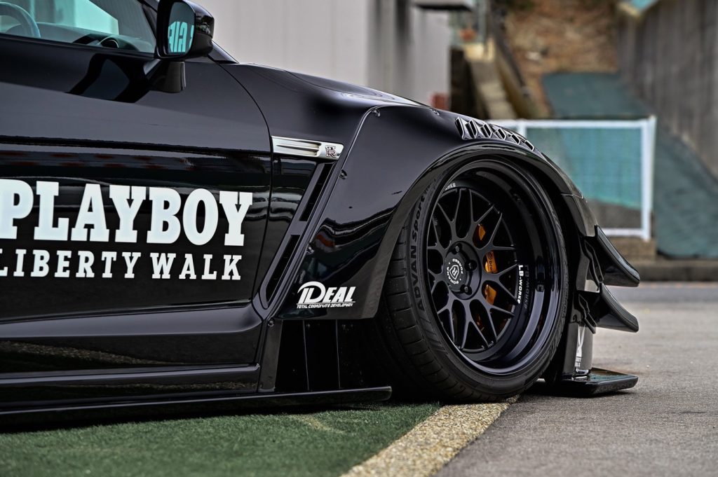 Liberty Walk, Type 2 LB-WORKS Nissan GT-R R35 Full Body Kit - PlayBoy