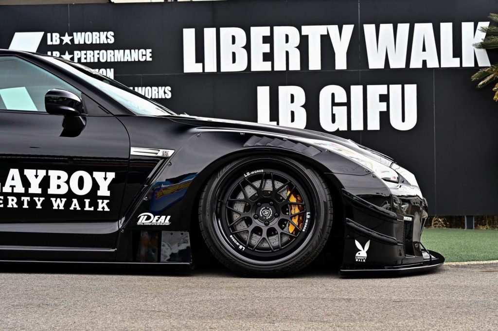 Liberty Walk, Type 2 LB-WORKS Nissan GT-R R35 Full Body Kit - PlayBoy