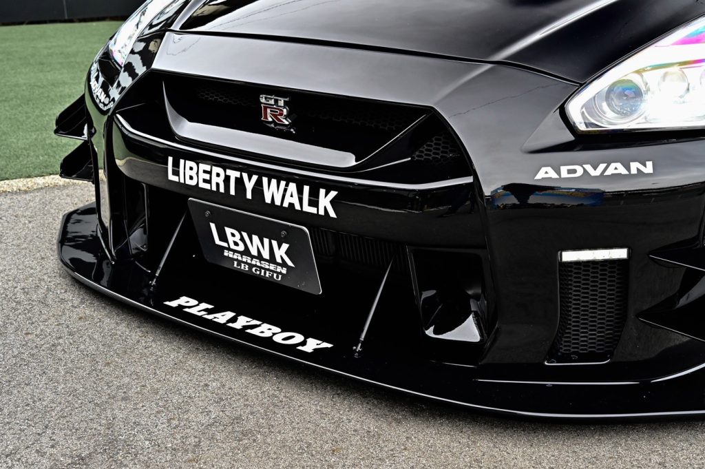 Liberty Walk, Type 2 LB-WORKS Nissan GT-R R35 Full Body Kit - PlayBoy