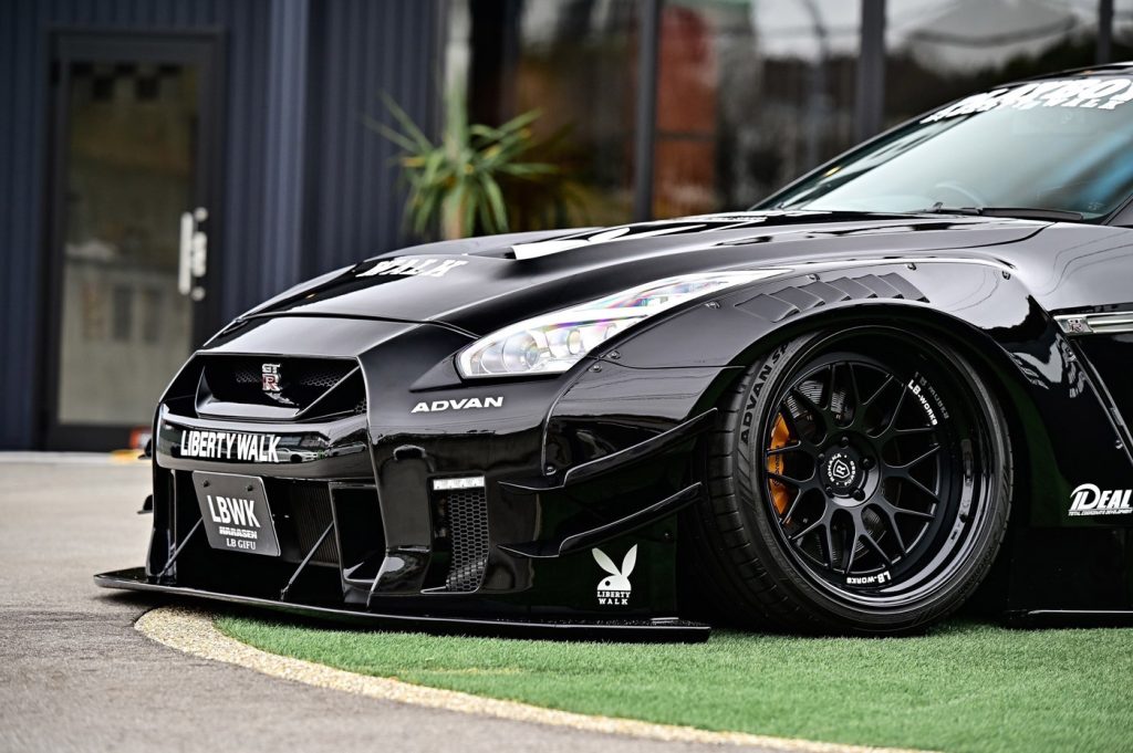 Liberty Walk, Type 2 LB-WORKS Nissan GT-R R35 Full Body Kit - PlayBoy