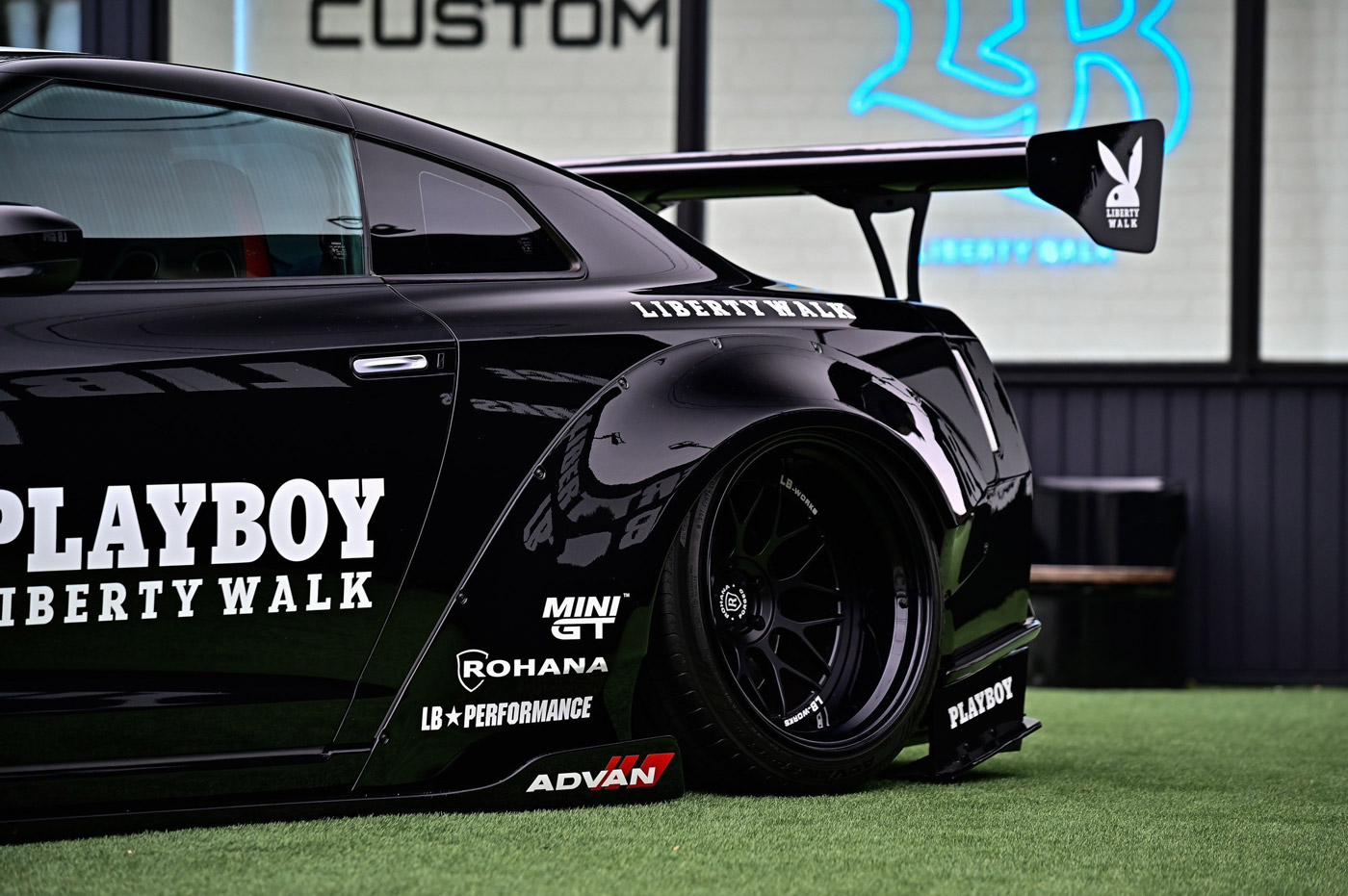 Liberty Walk, Type 2 LB-WORKS Nissan GT-R R35 Full Body Kit - PlayBoy