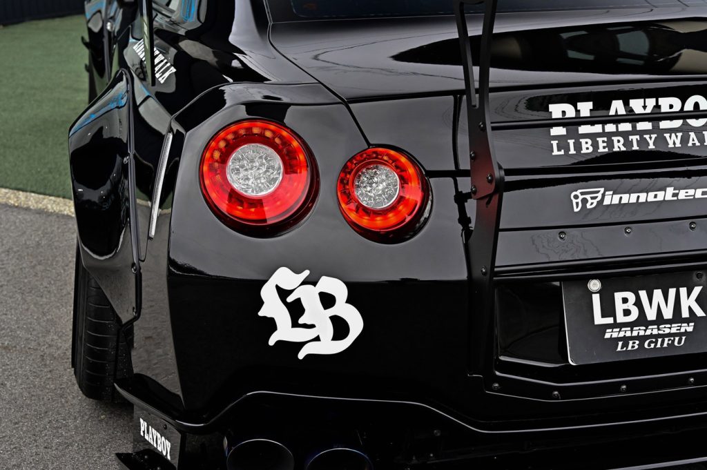 Liberty Walk, Type 2 LB-WORKS Nissan GT-R R35 Full Body Kit - PlayBoy