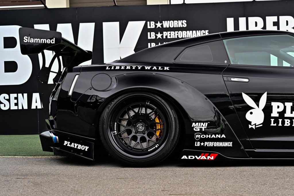 Liberty Walk, Type 2 LB-WORKS Nissan GT-R R35 Full Body Kit - PlayBoy