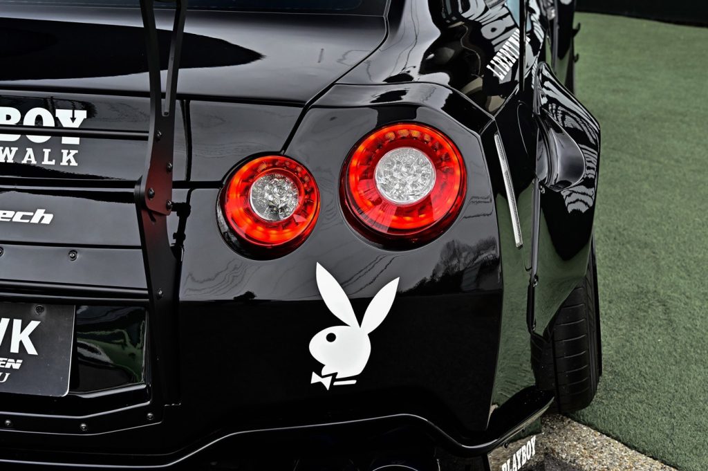 Liberty Walk, Type 2 LB-WORKS Nissan GT-R R35 Full Body Kit - PlayBoy