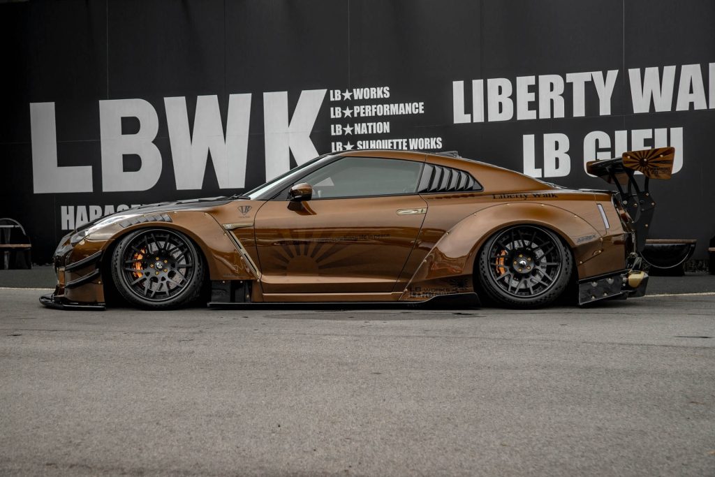 Liberty Walk WORKS Nissan GT-R R35 Type 2 Widebody Full Kit