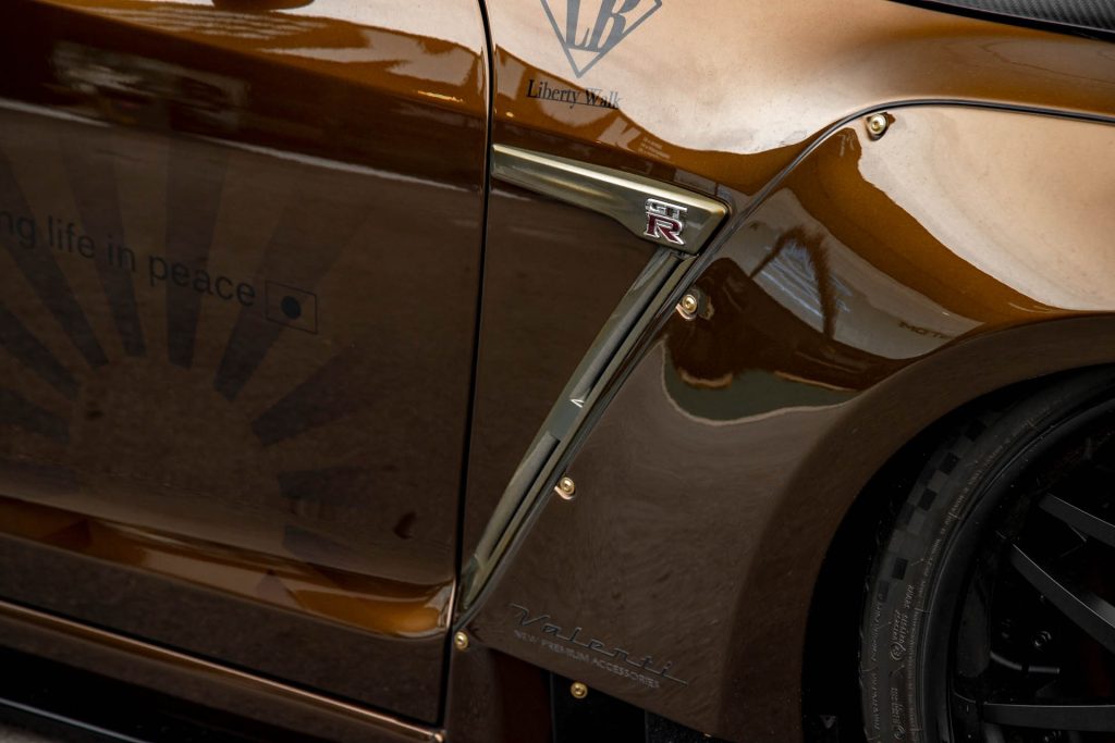 Liberty Walk WORKS Nissan GT-R R35 Type 2 Widebody Full Kit