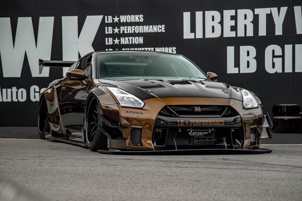 Liberty Walk WORKS Nissan GT-R R35 Type 2 Widebody Full Kit